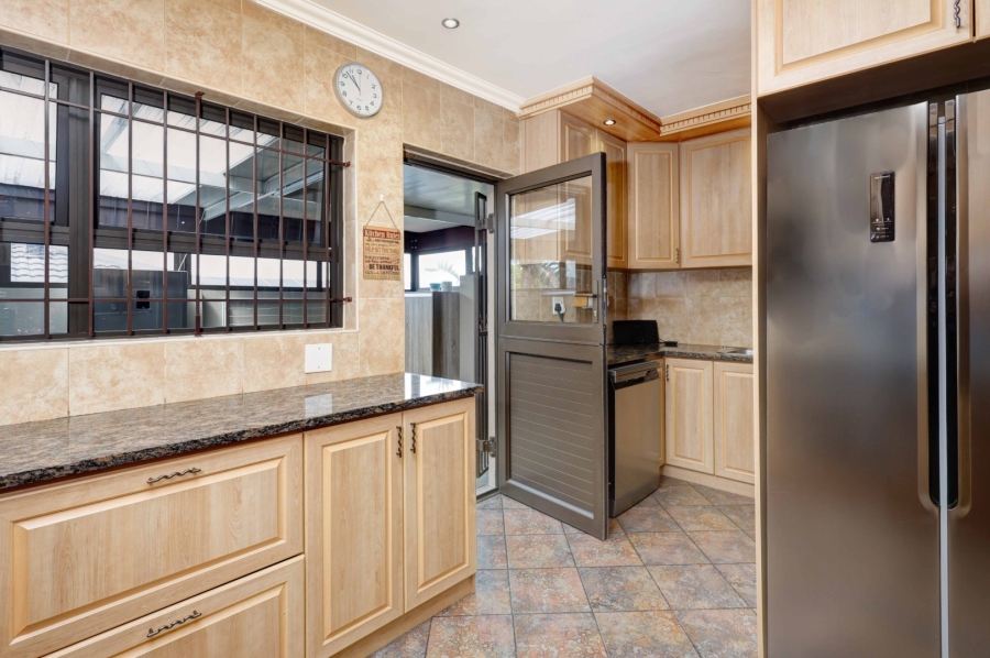 4 Bedroom Property for Sale in Loevenstein Western Cape